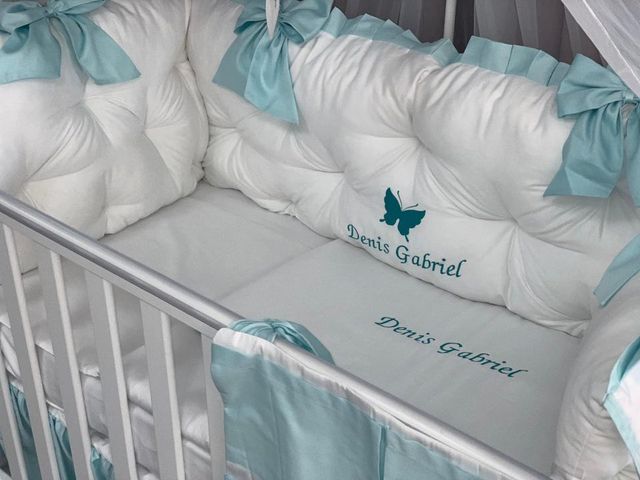 MB140829 PEPPIbambini ROYAL White Mint Denis – 11 Piezas Juego de Ropa de Cama para Cuna, 100% Algodón con bordado + Mosquitera - Imagen 3